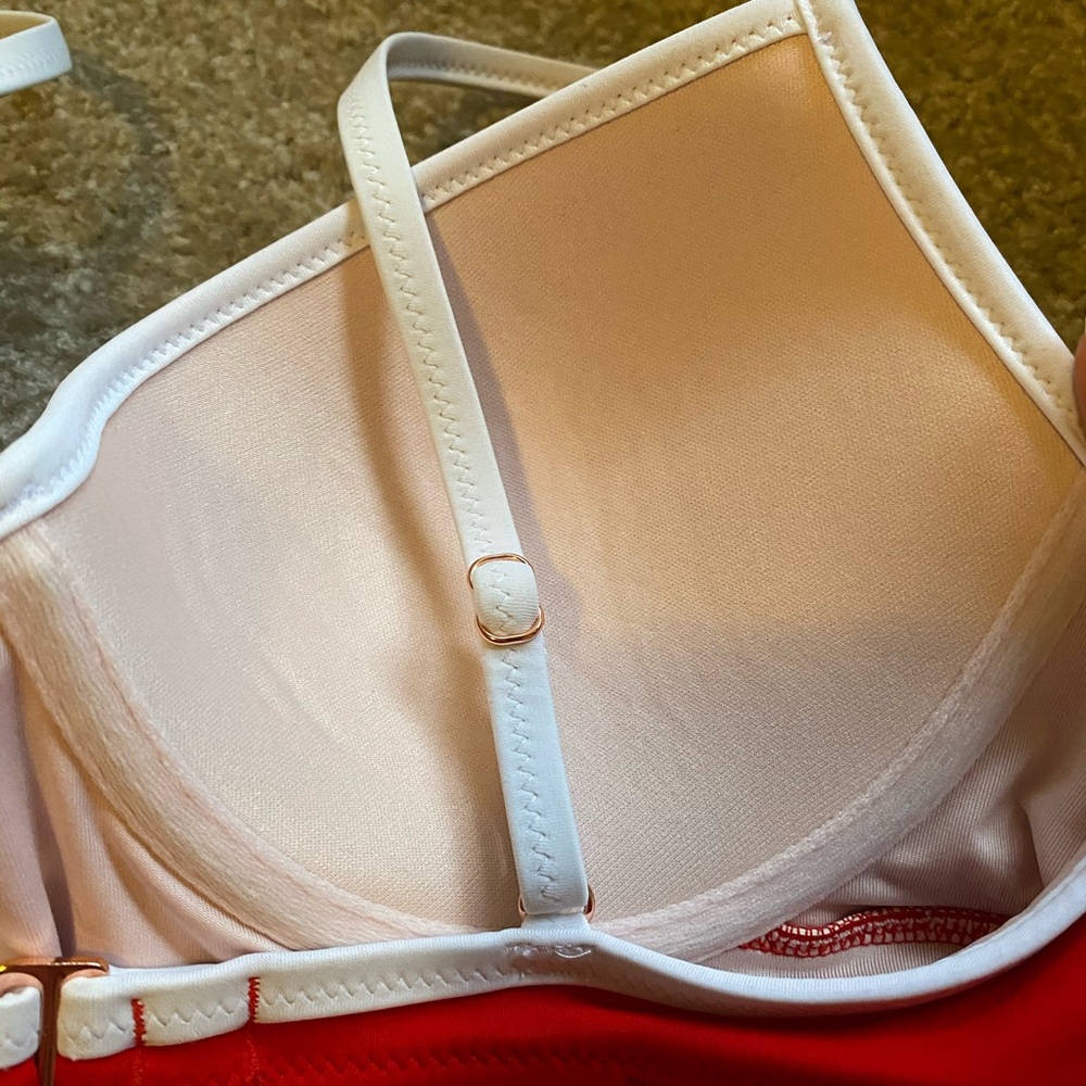 Red one piece - Picture 4 of 8